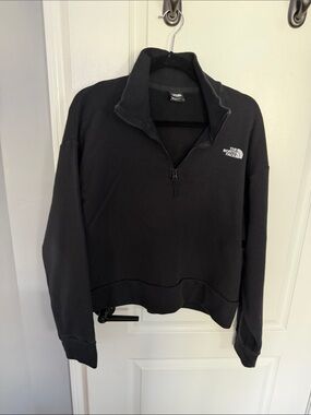 The North Face Women’s  Black Half-Zip Pullover Sweatshirt